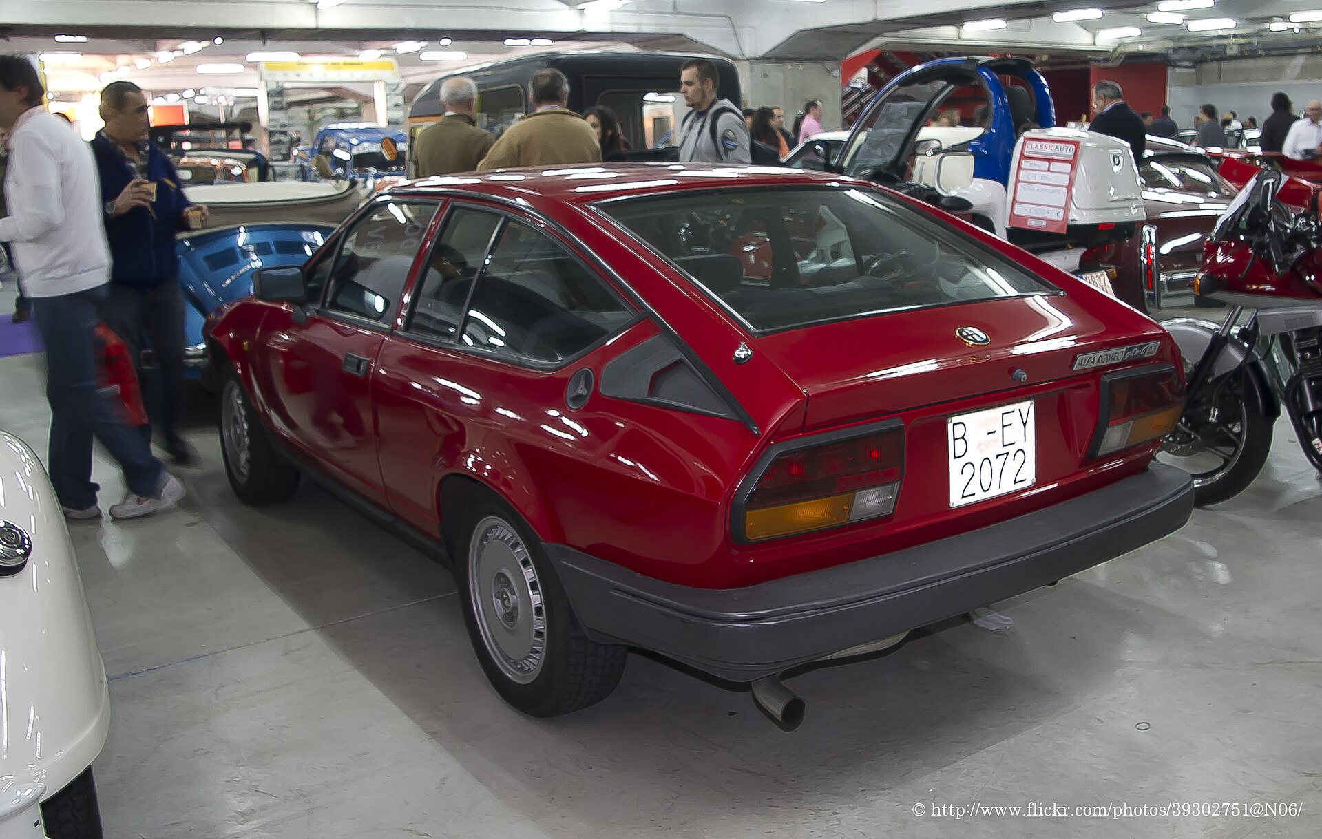 Alfa Romeo Alfetta GTV6 mit Power-Bulge und Busso-V6