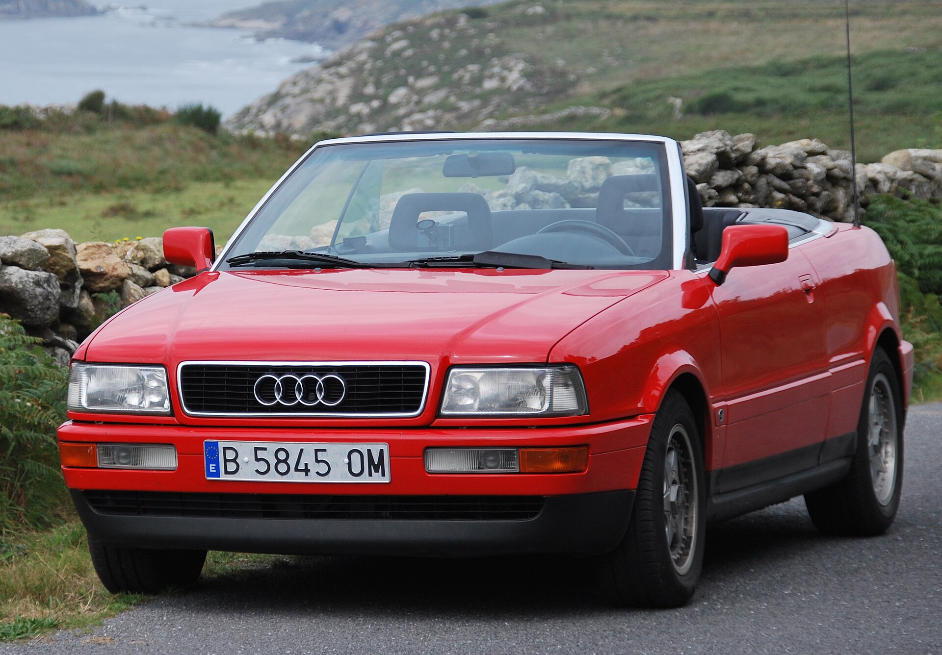Audi Cabriolet B3/B4 mit elektrischem Stoffverdeck, V6-Motor und Audi-Premium-Charakter