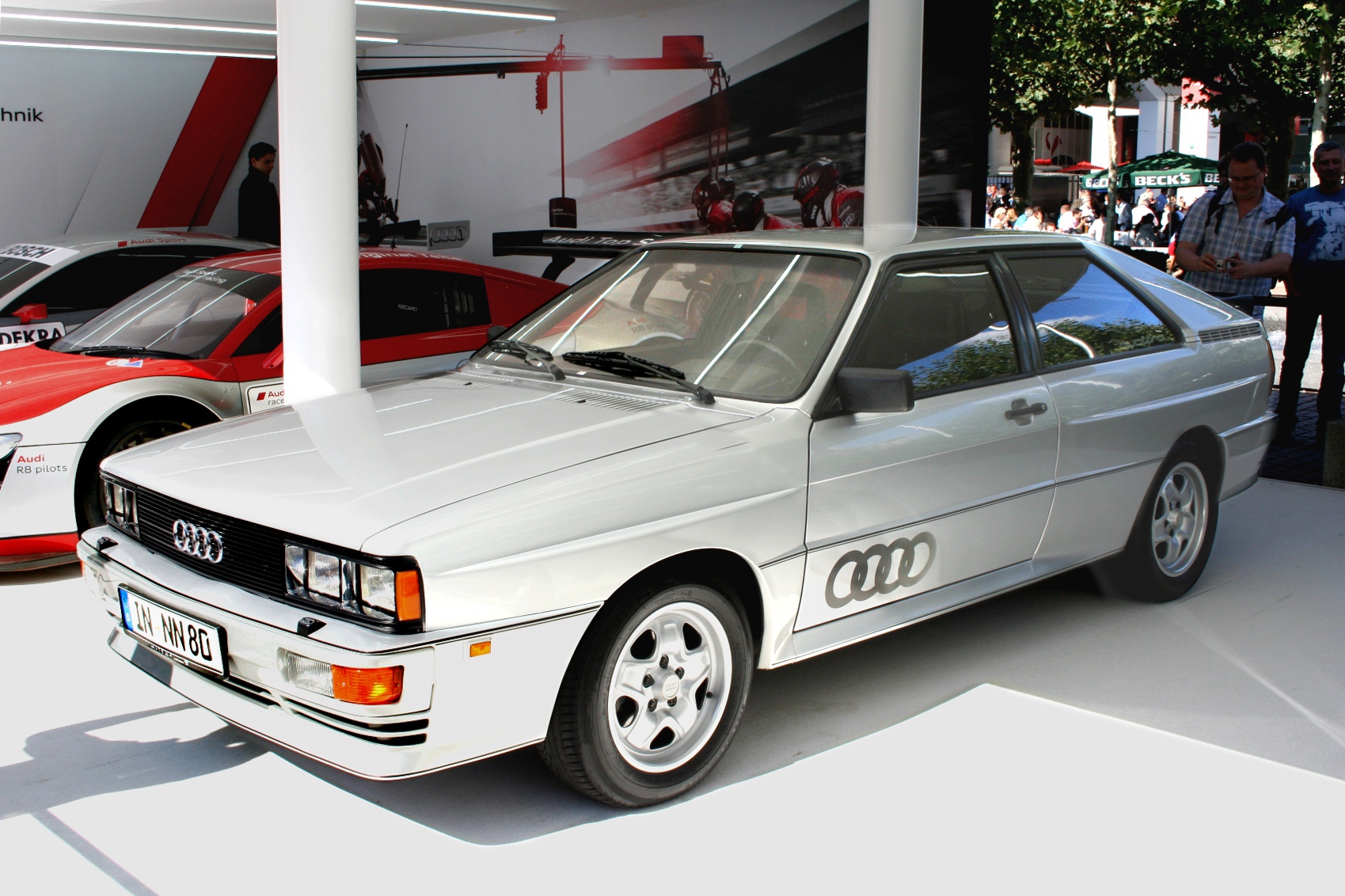 Audi Ur-Quattro in typischer 80er-Lackierung mit ausgestellten Kotflügeln und Fünfzylinder-Turbo