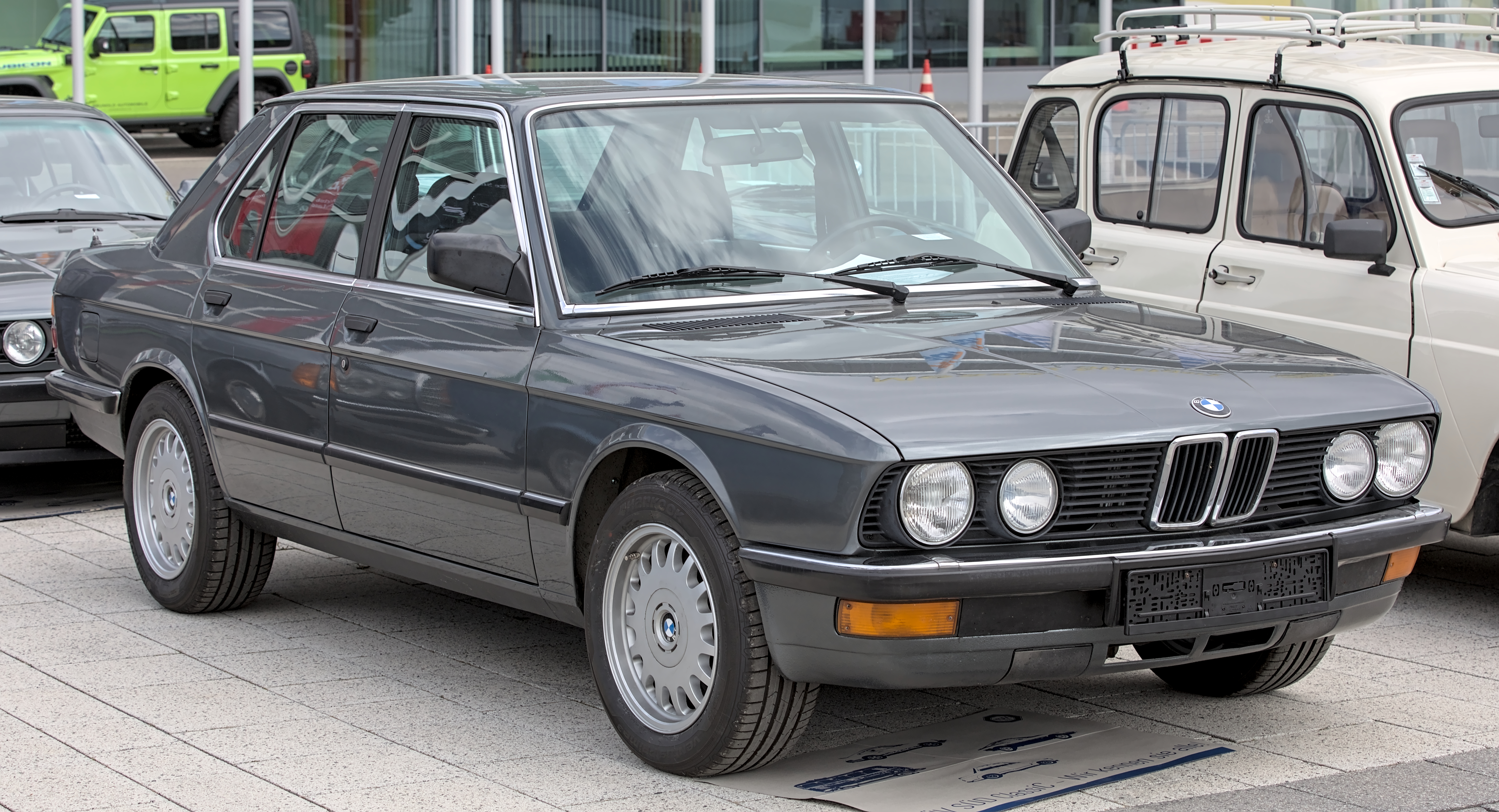 BMW E28 5er, klassische Sport-Limousine der 80er
