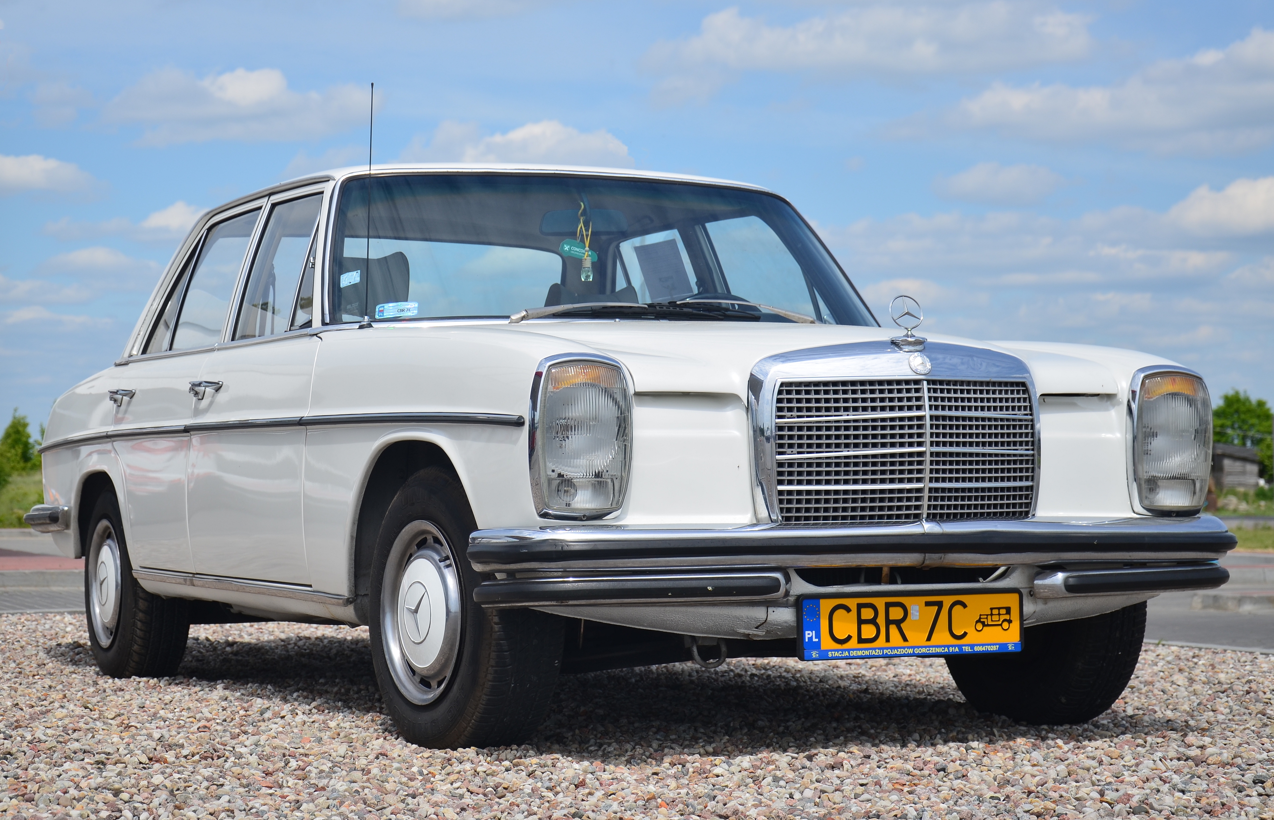 Mercedes /8 (W114/W115), Strich-Acht