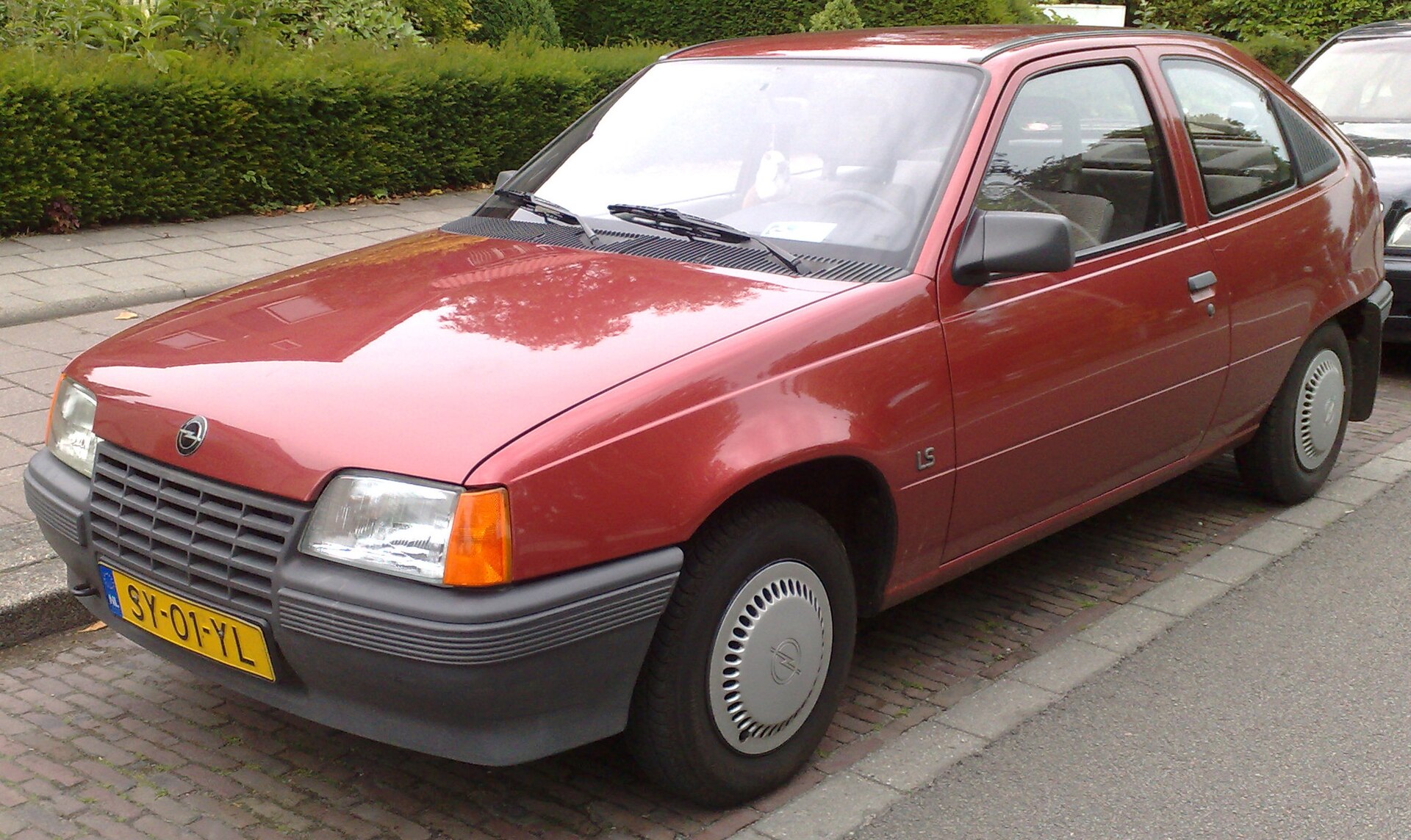 Opel Kadett E GSi in Rot, Seitenansicht
