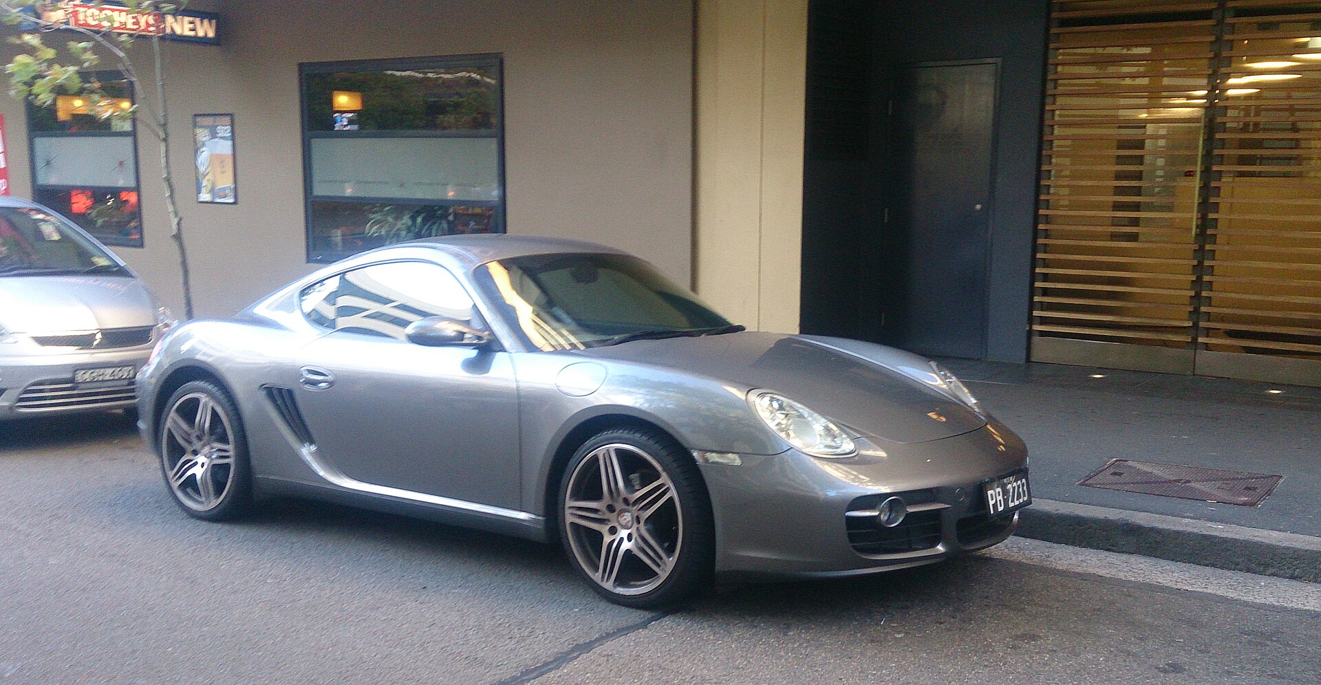 Porsche Cayman 987, Mittelmotor-Coupé der Baureihe 987