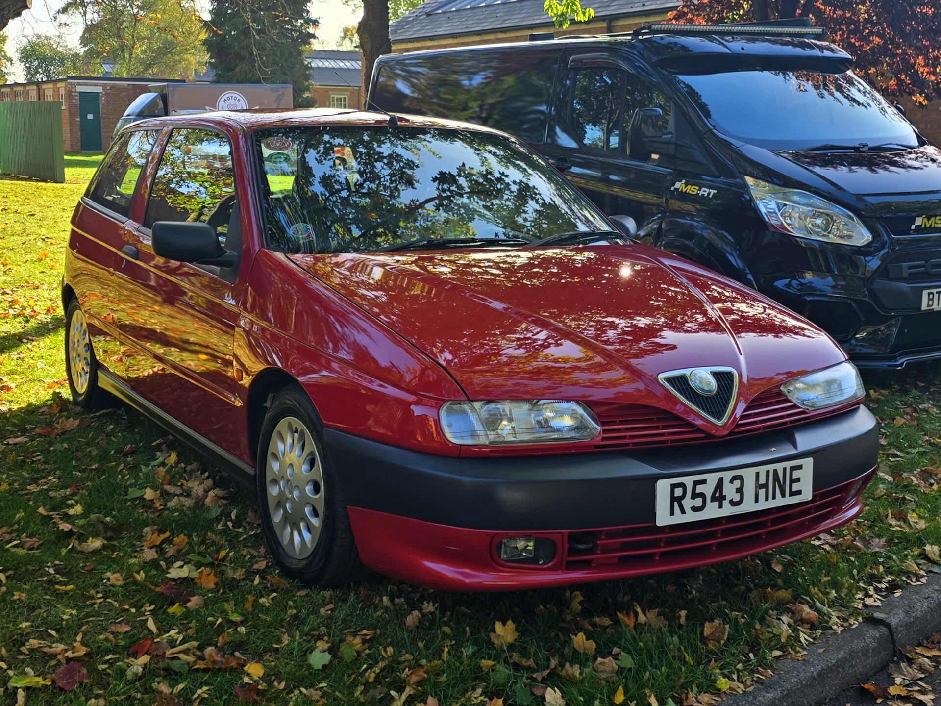 Alfa Romeo 145 Schraegheck-Kompakt mit Twin-Spark-Motor