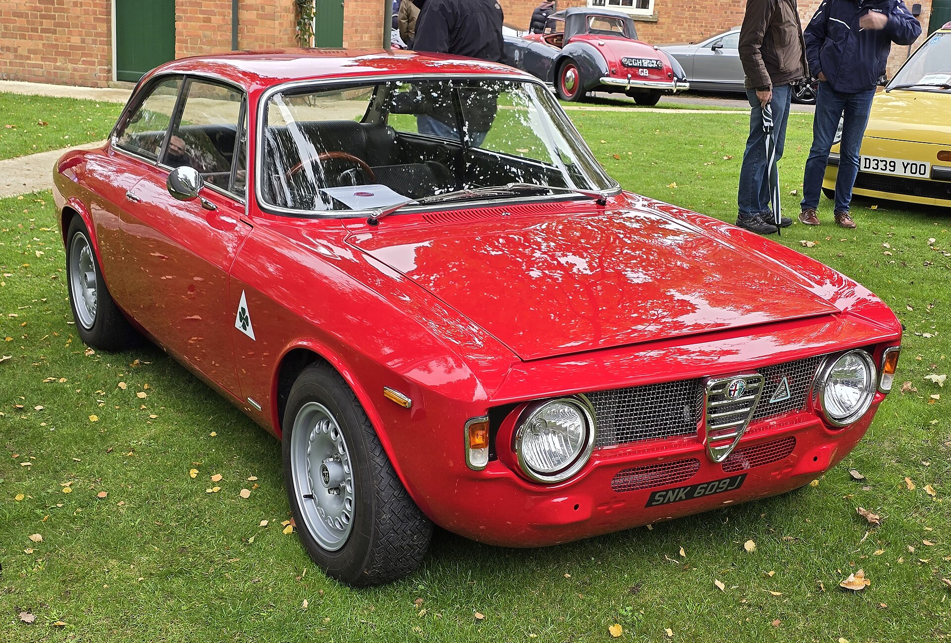 Alfa Romeo Giulia GT 1300 Junior, klassisches Bertone-Coupé