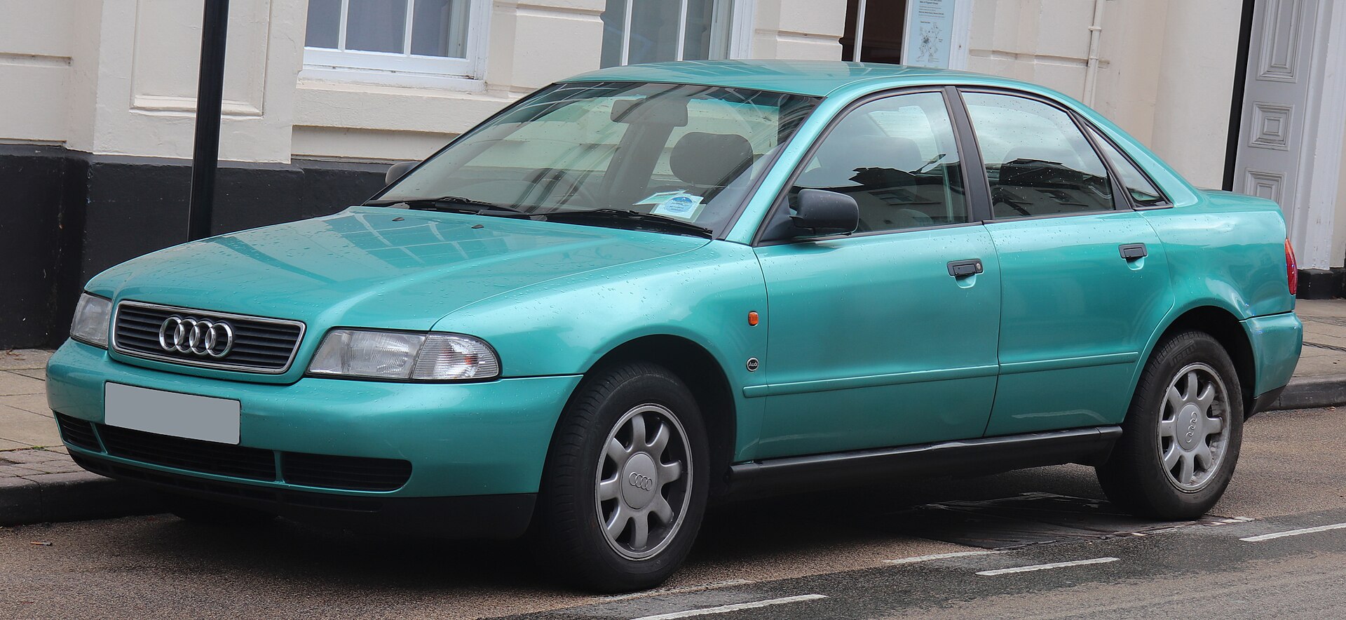 Audi A4 (B5) Limousine, klassische Aufnahme aus Wikimedia Commons