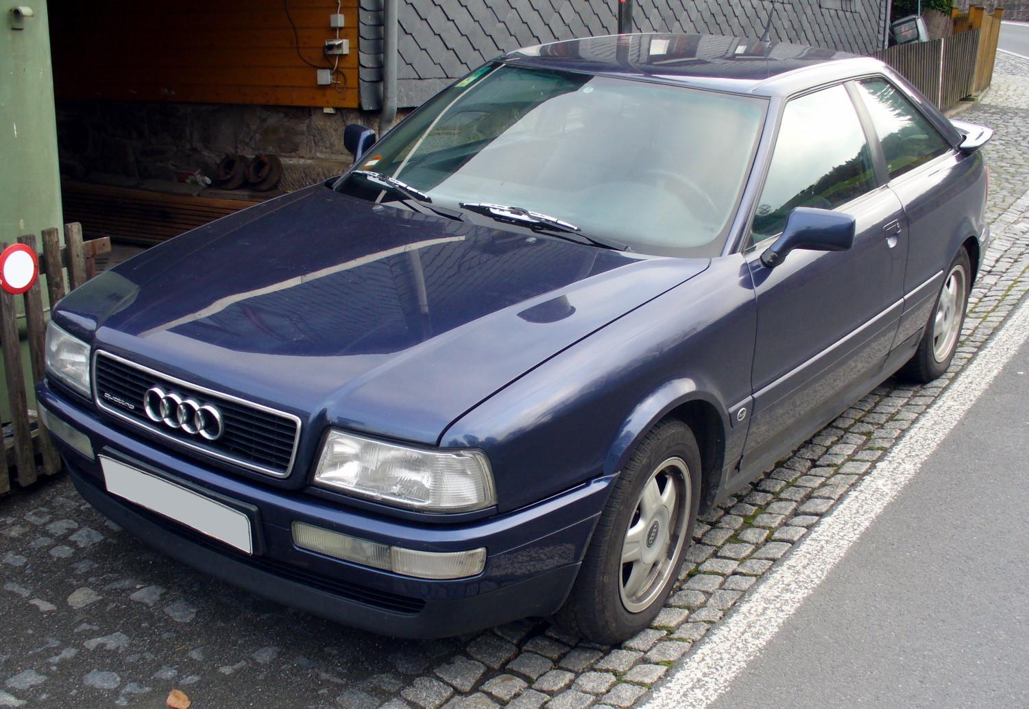 Audi Coupé Quattro B3 in dunkler Lackierung, 20V-Sauger mit Allradantrieb
