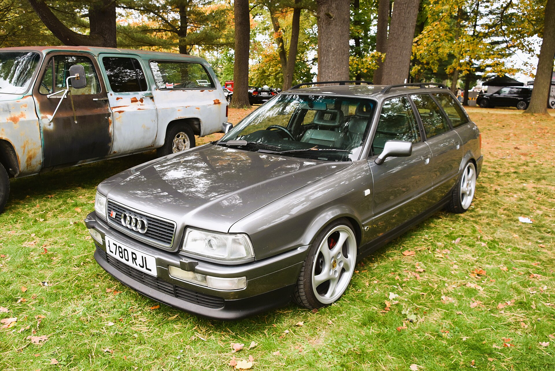 Audi S2 Avant in Brillantschwarz, 2.2-Liter-Turbo-Fünfzylinder mit 230 PS und permanent Allradantrieb