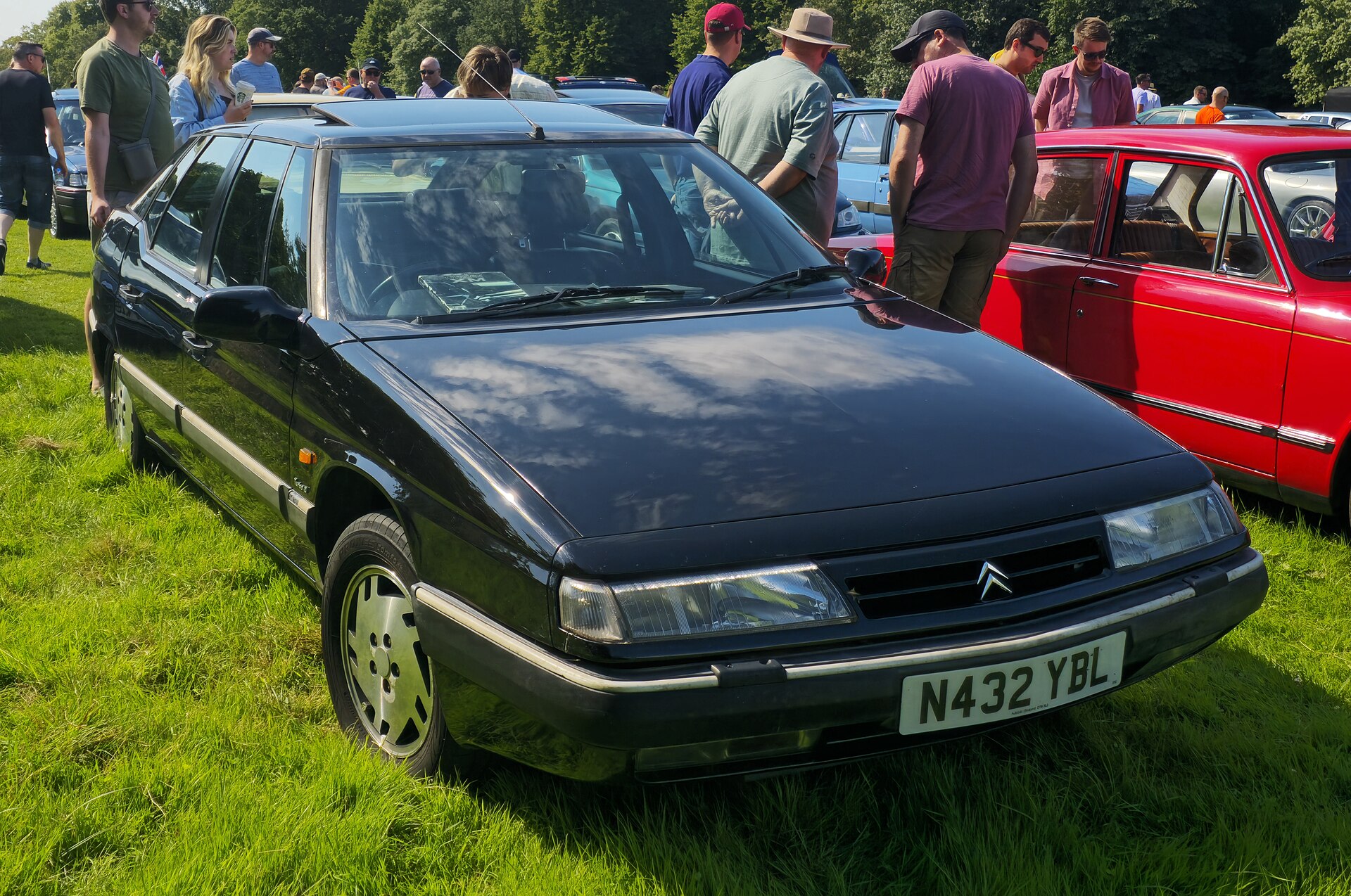 Citroën XM in Schwarz, Frontansicht, Baujahr 1996