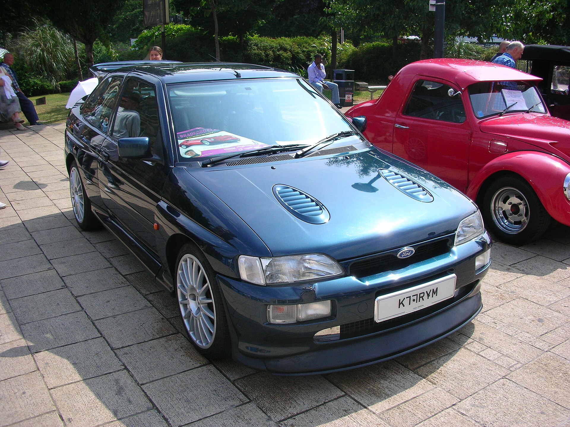 Ford Escort RS Cosworth mit charakteristischem Doppelspoiler