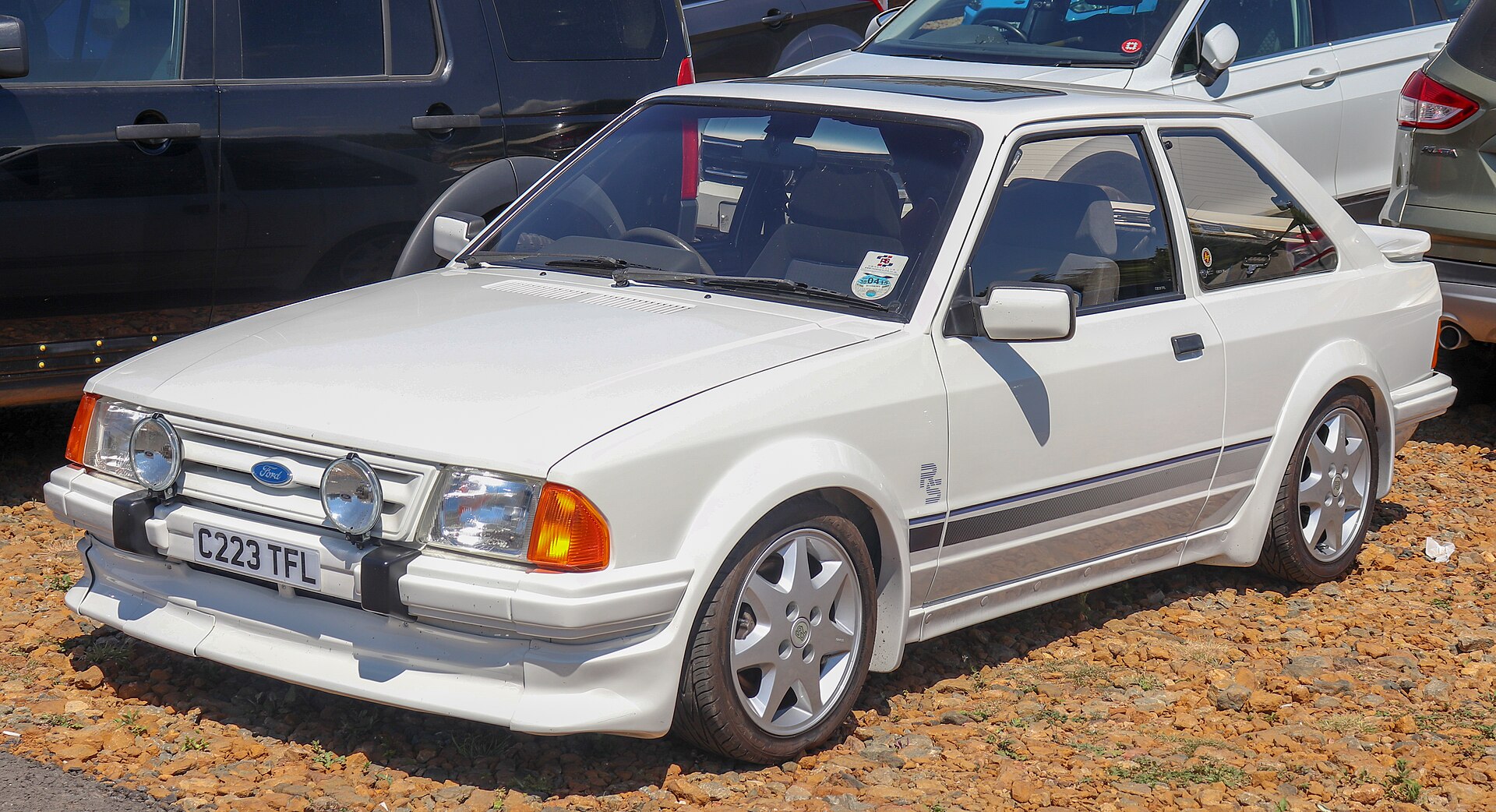 Ford Escort RS Turbo Series 1 in klassischem Diamantweiß