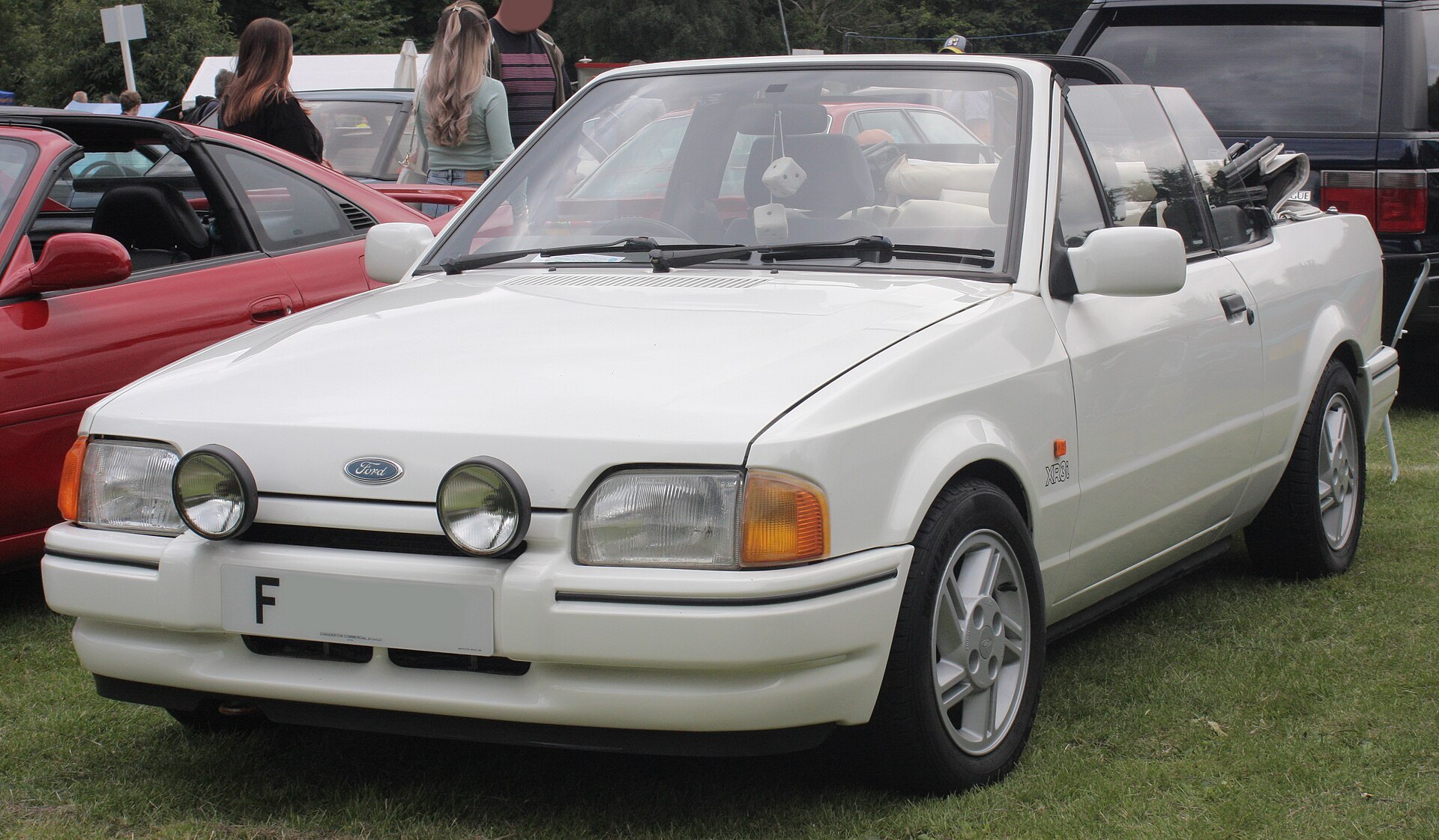 Ford Escort XR3i der Mk3-Generation mit Dreispeichen-Felgen