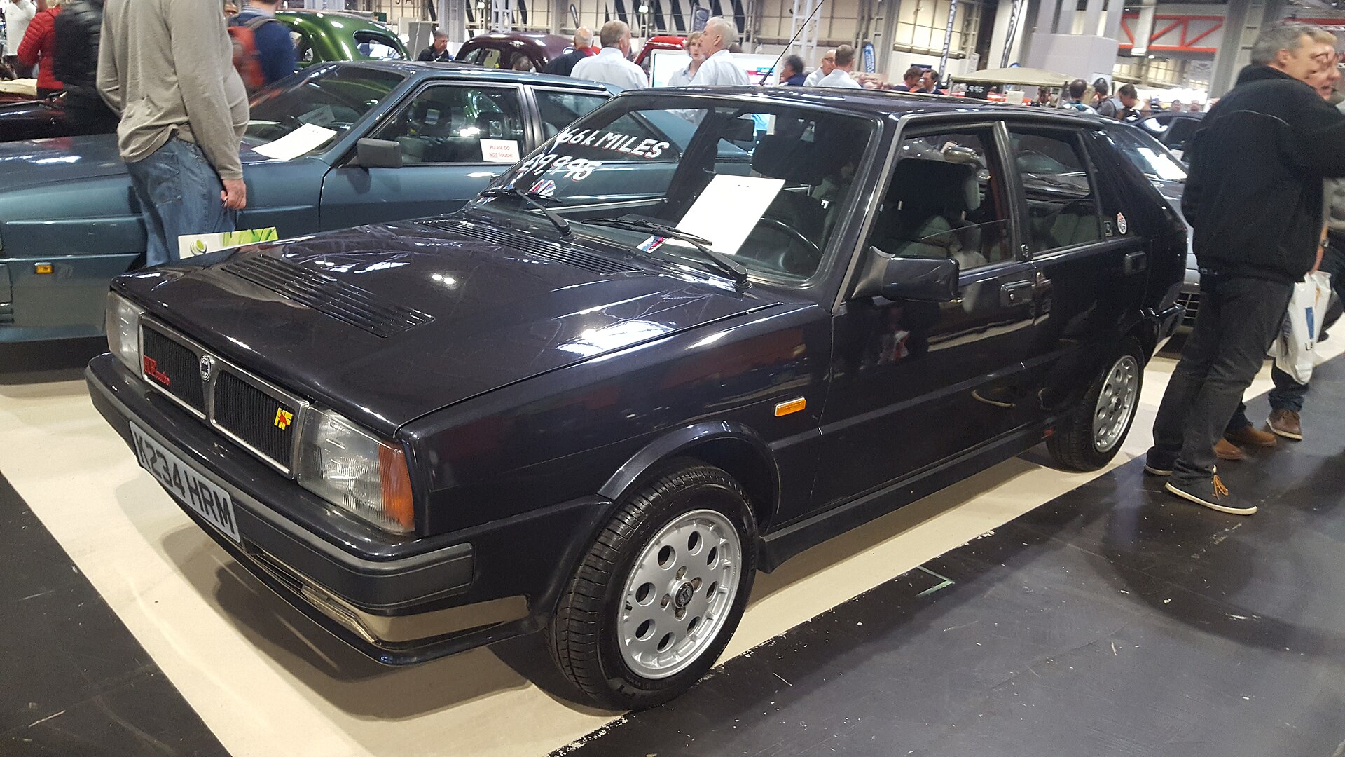 Lancia Delta HF Turbo in Dunkelblau, Frontansicht, Baujahr 1991