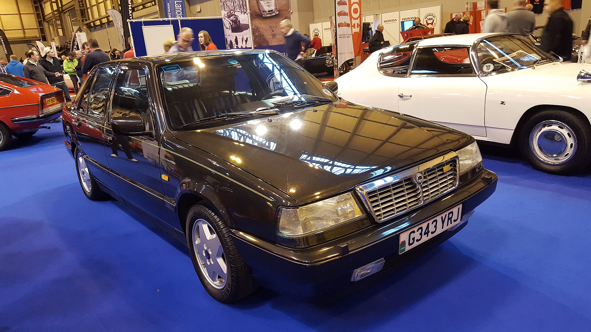 Lancia Thema 8.32 in Schwarz, Frontansicht, Baujahr 1990