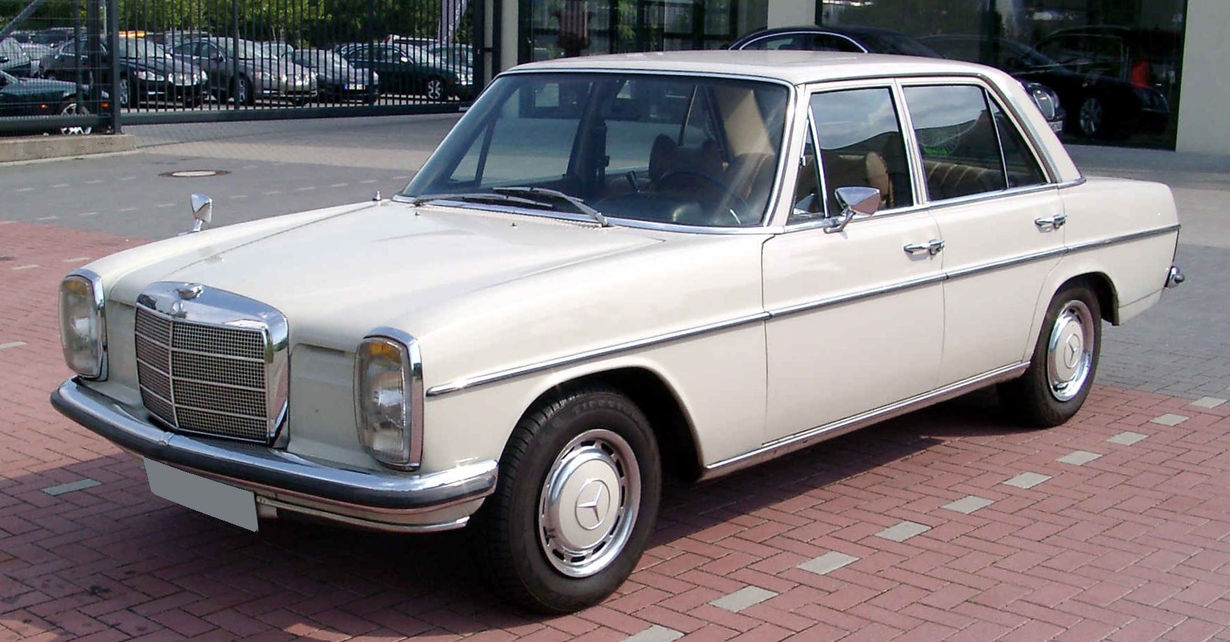 Mercedes-Benz /8 (W114/W115) Strich-Acht Limousine, die Mittelklasse der 70er