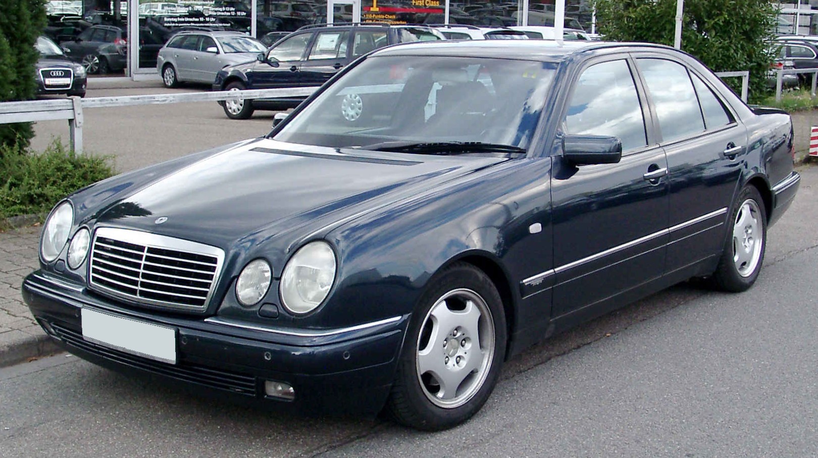 Mercedes-Benz W210 E-Klasse, die Doppel-Augen-Limousine der 90er