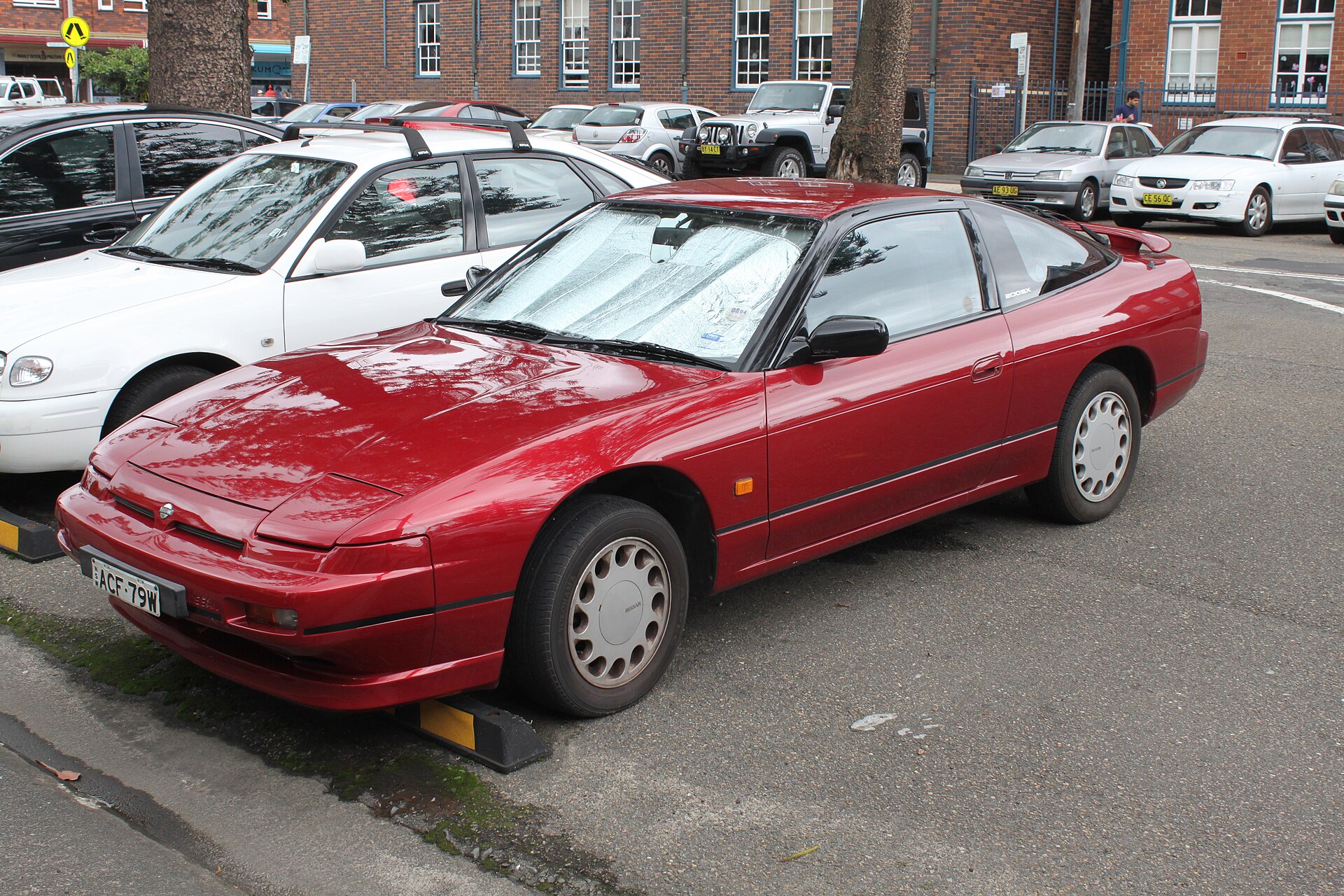 Nissan 200SX S13 Fastback in Rot, Seitenansicht, Baujahr 1994