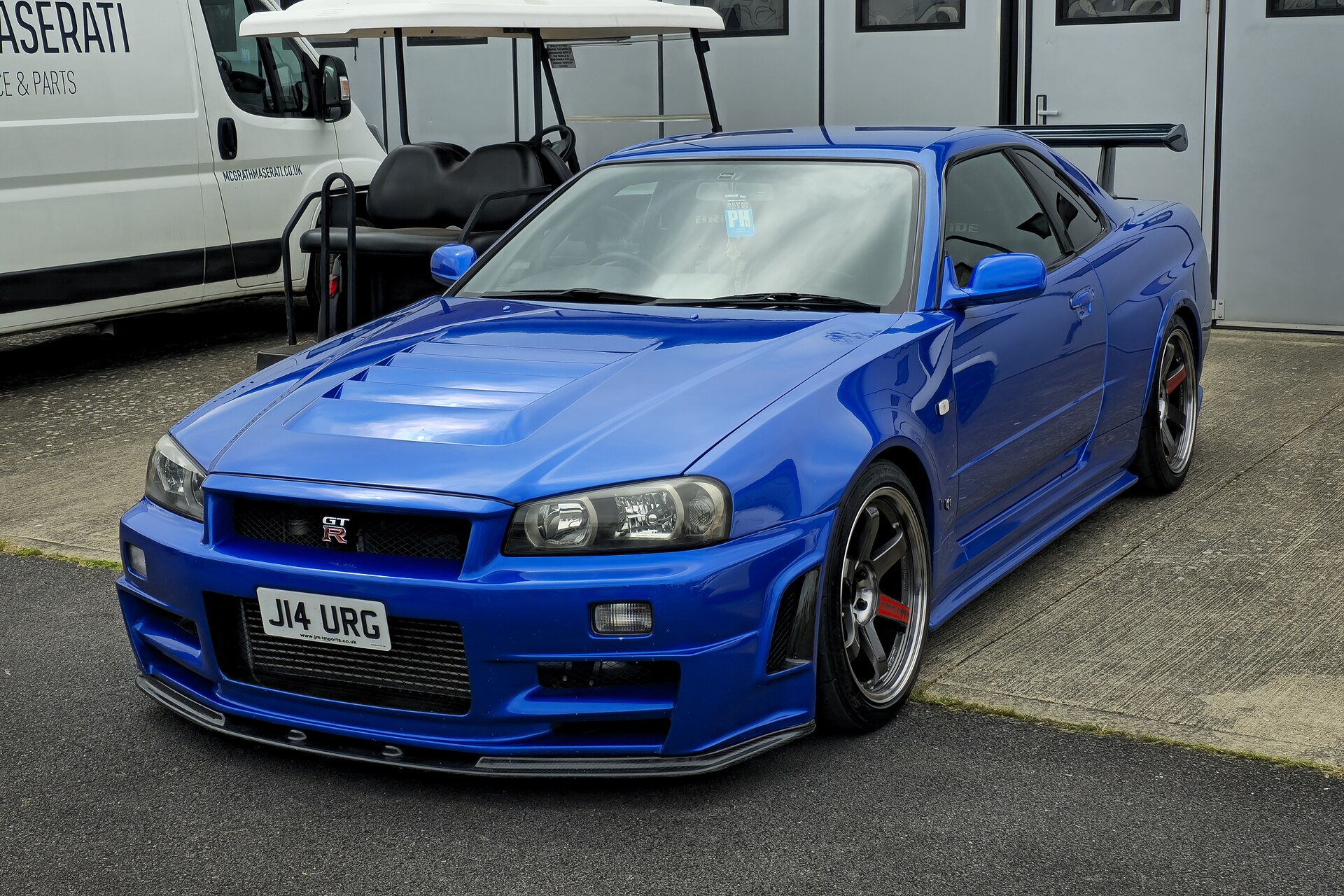 Nissan Skyline GT-R R34 in Bayside Blue, Frontansicht