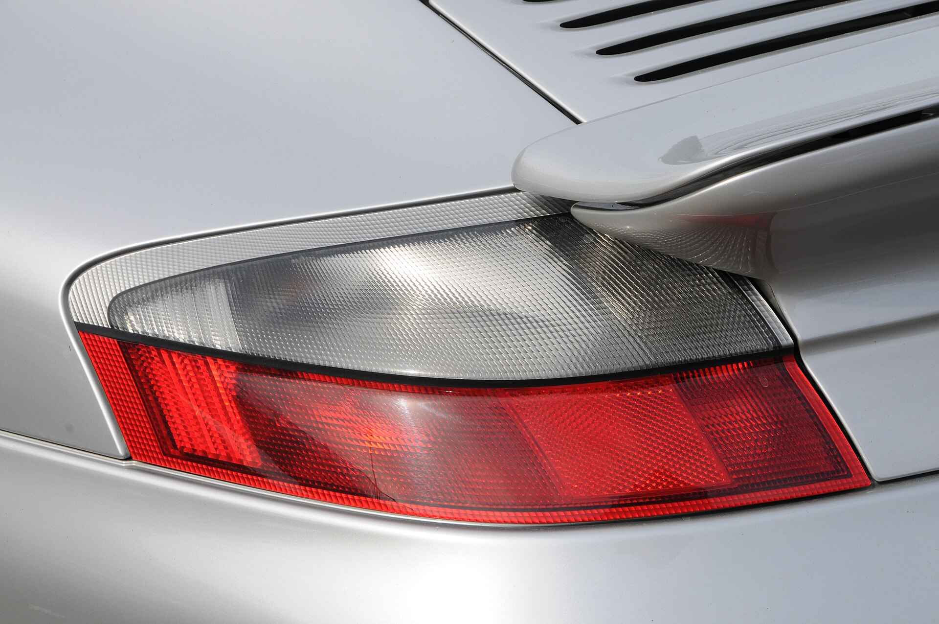 Porsche 996 Turbo, Mezger-V6 Twin-Turbo mit 420 PS