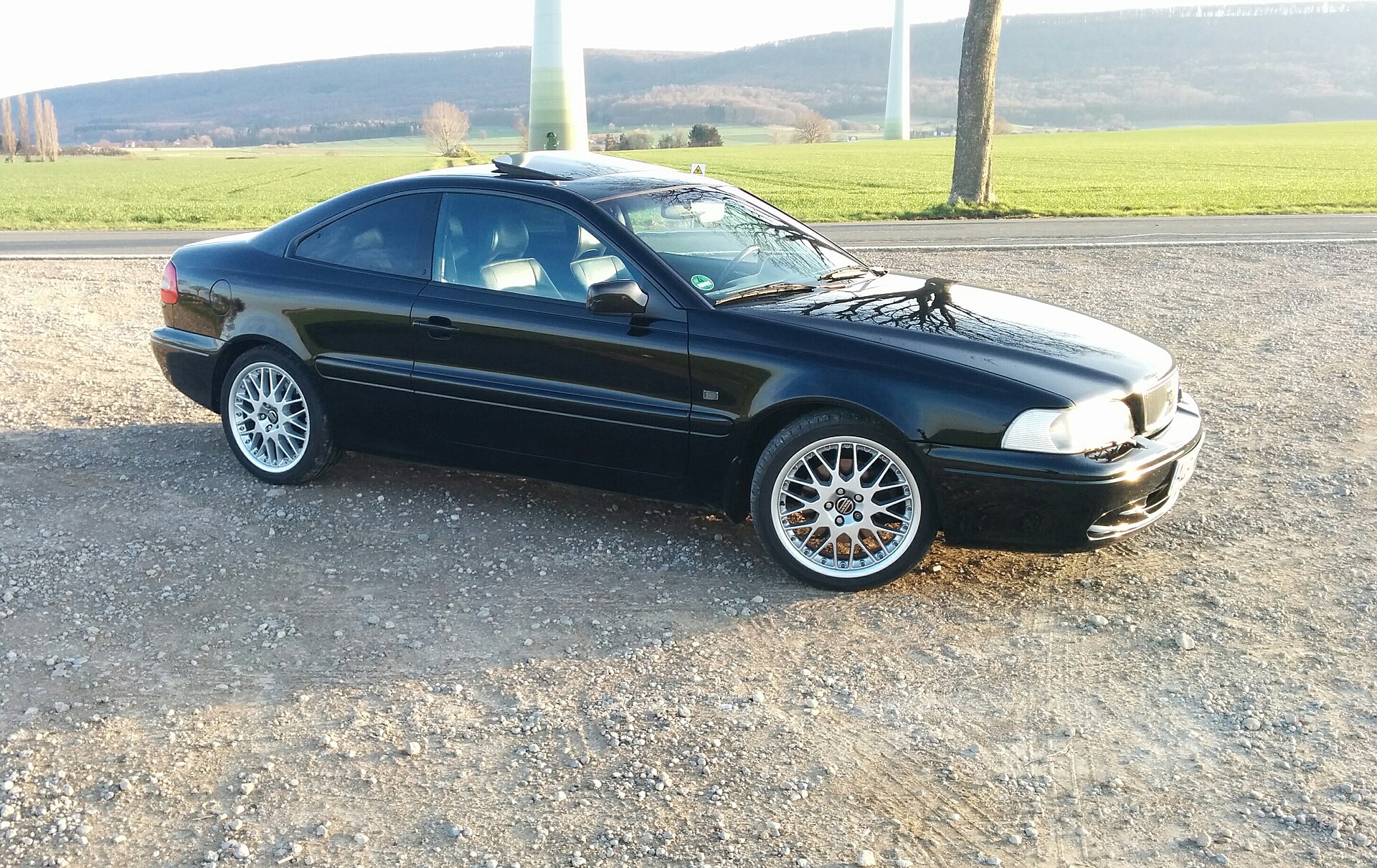 Volvo C70 T5 Coupé in Schwarz, Seitenansicht, Baujahr 1998
