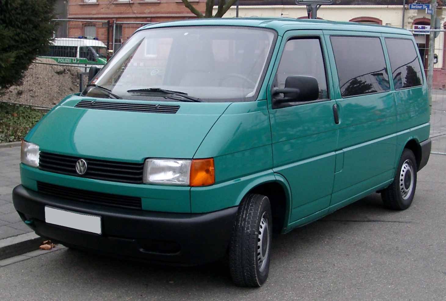 VW T4 Multivan in klassischer 90er-Jahre-Aufnahme